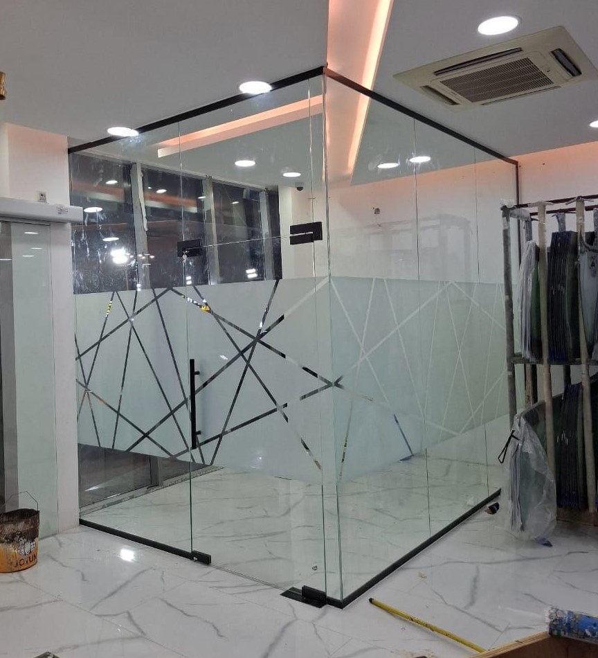 Partisi Kaca Frameless Tempered Motif Sandblast Geometris